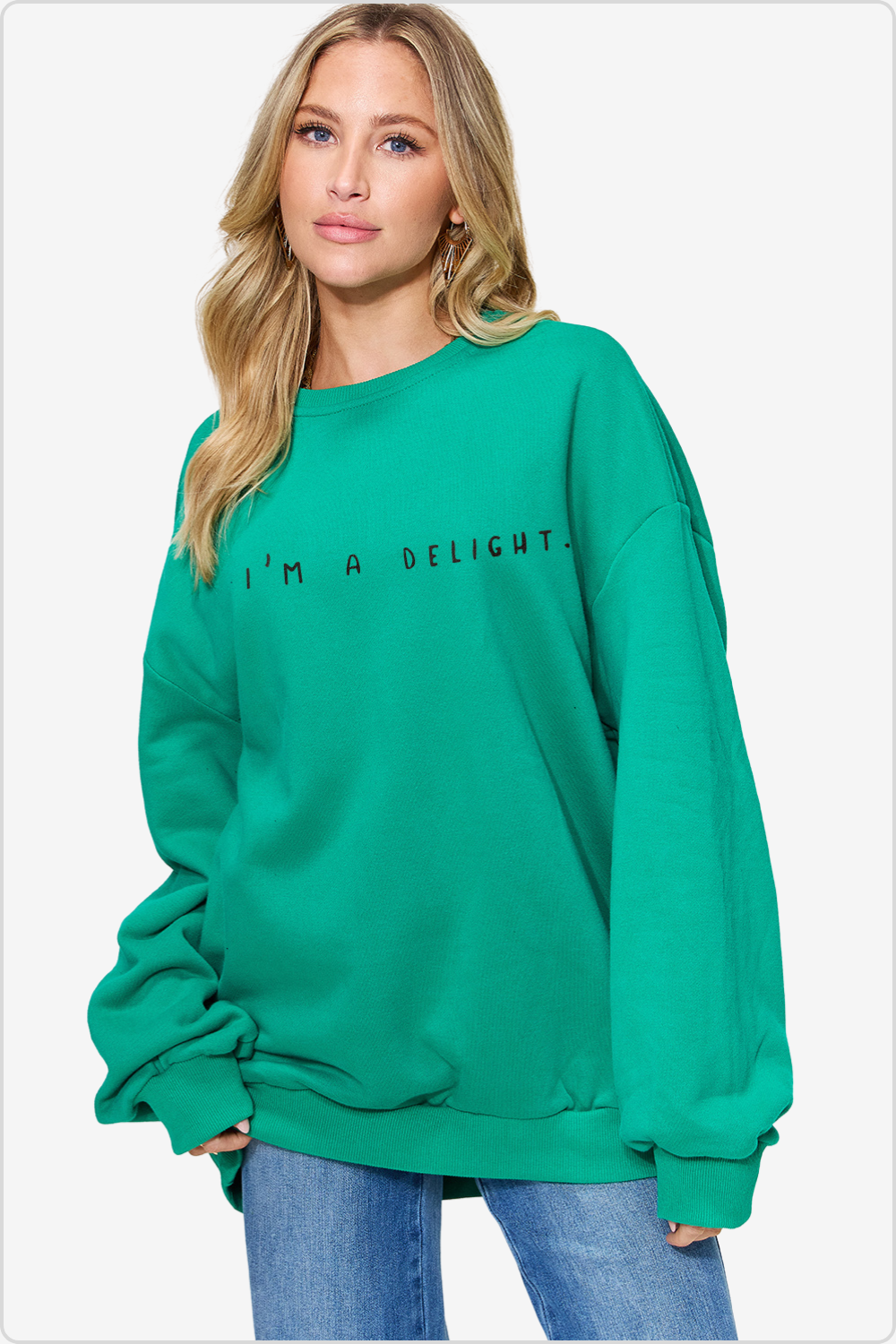 Cozy 'I'M A DELIGHT' oversized sweatshirt with a drop shoulder, front view